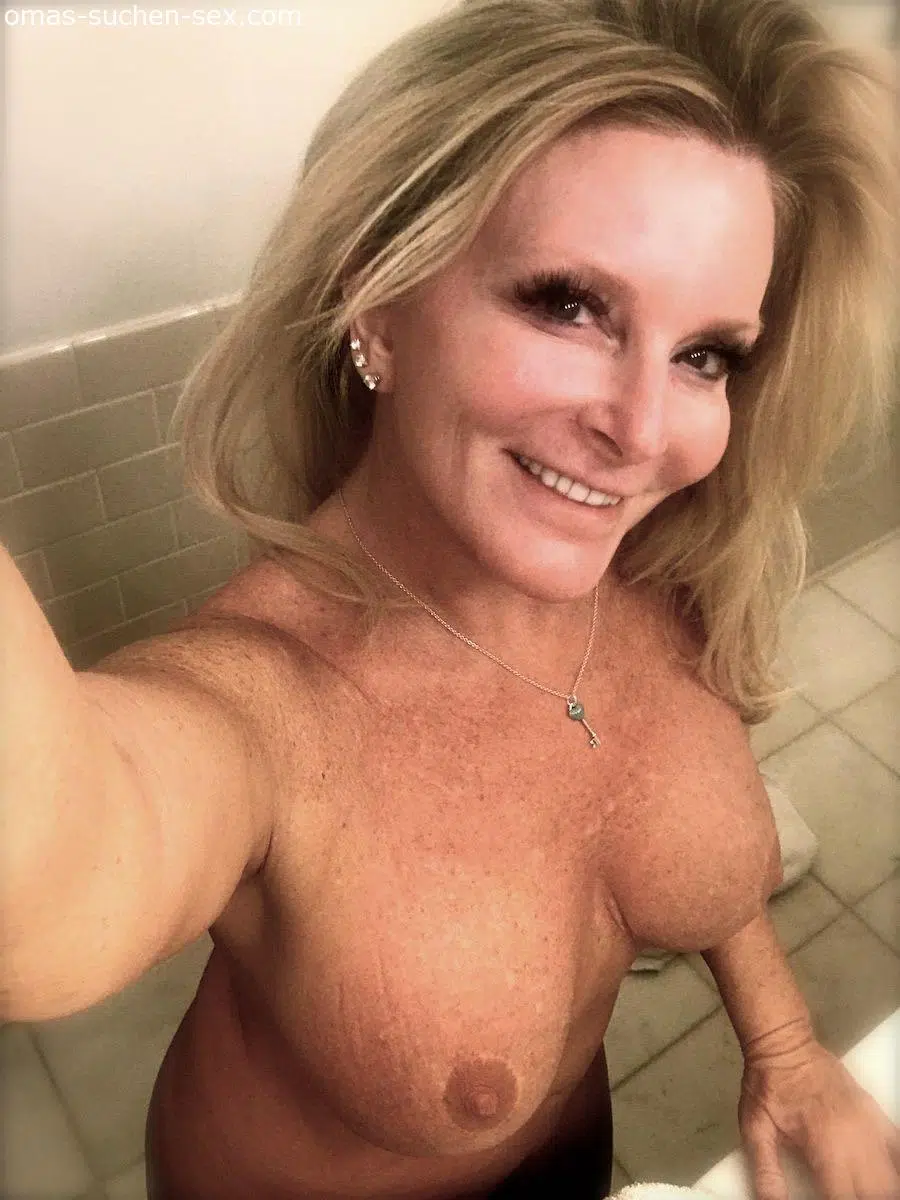 58 Jahre alte MILF sucht geile Stecher für reale Treffs Alte MILF sucht reale Treffs