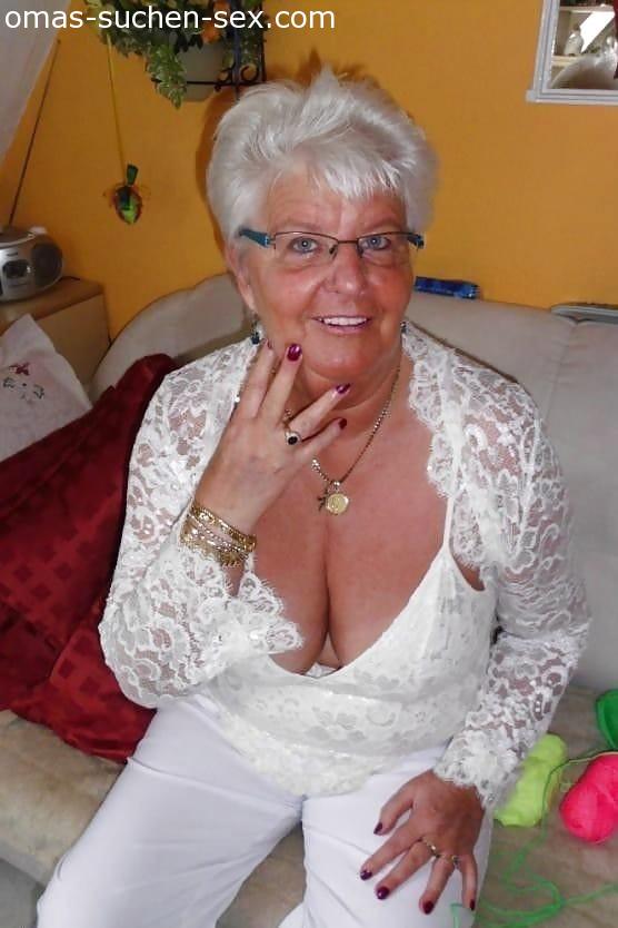 Großmutter 66 Jahre will wilden Sex