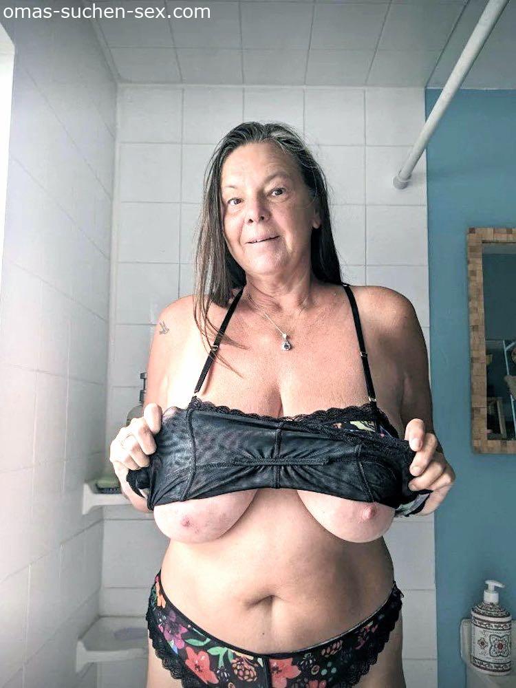 Oma mit fetten Eutern sucht Busenliebhaber
